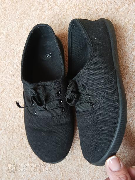 Tenisky černé vel."34", 34