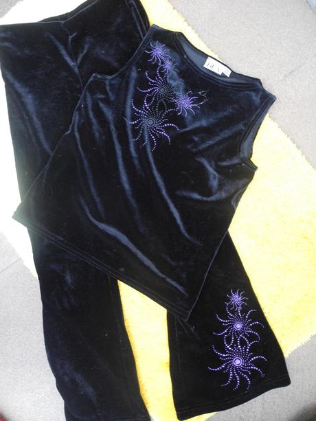 Sametový komplet, 128