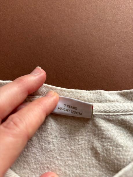 Mikina slabá zn. next - v.7 let béžová s květy, next,122