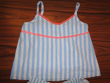 Krásný modrobílý pruhovaný komplet, m&co,152