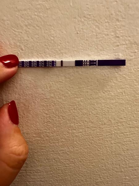 Těhotenský test. Vidíte druhou čárku nebo jen vidiny?