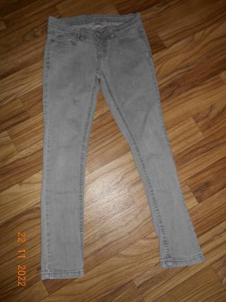 Šedé rifle/džíny, 140
