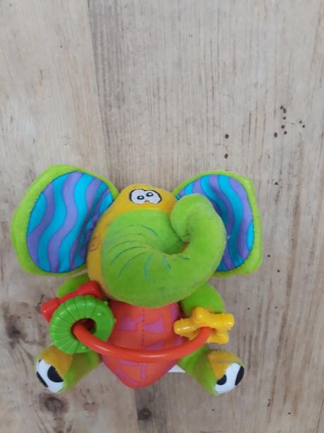 Chrastící, šustící slon - hračka, 