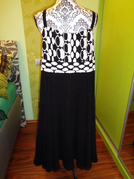 Krásné černobílé společenské šaty, 46