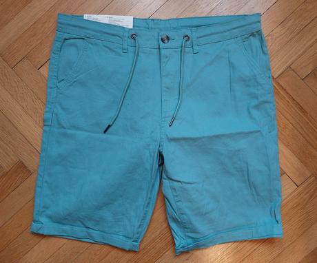 Kraťasy bermudy, 54