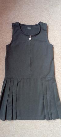 Šedé šaty zn."studio" vel."6-7let", 122