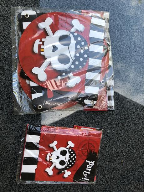 Pozvanky 6 kusu pirati a girlanda,