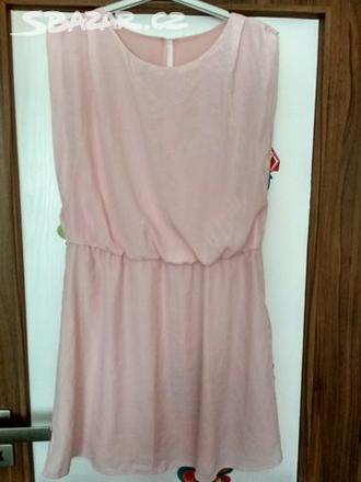 Růžové šatičky, 40