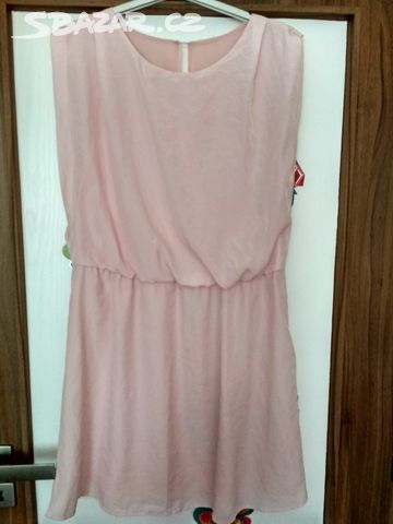 Růžové šatičky, 40