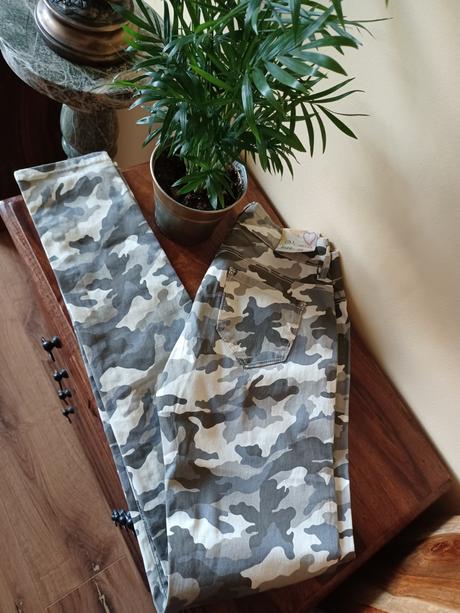 Skiny kalhoty maskáčového vzhledu, 36