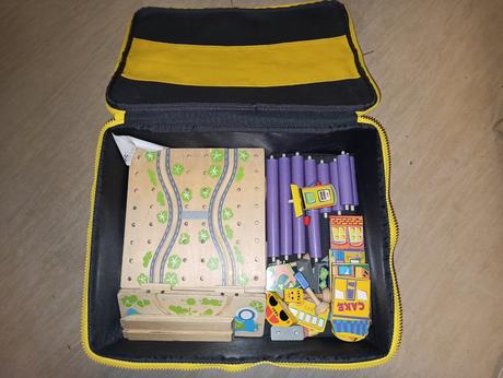 Dřevěné městečko včetně krabice, pexeso,