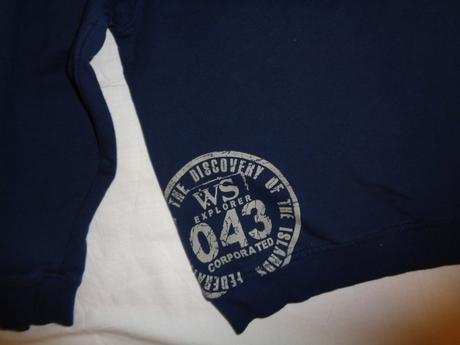 Krásná tmavěmodrá mikina s aplikaci vpředu i vzadu, 140