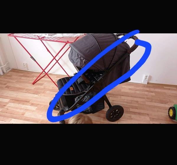 Je kočárek Zopa Cyrus Air s volnými bočními konstrukcemi?