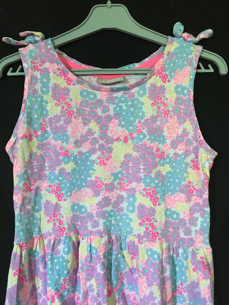 Barevné šatičky s květinkami, 134