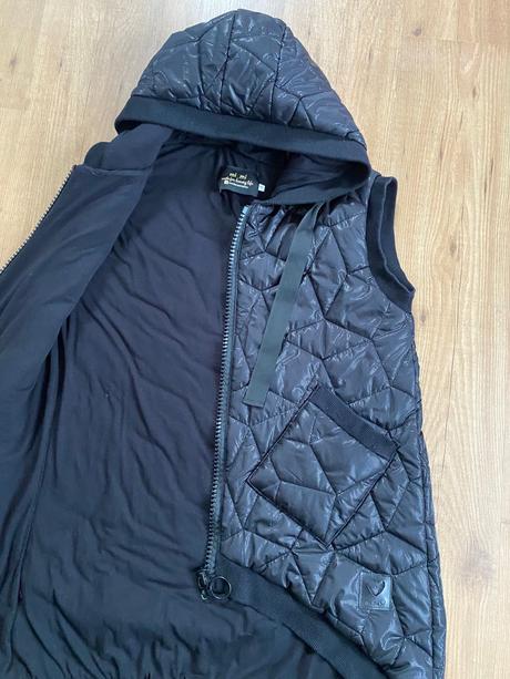 Krásná černá vesta, m