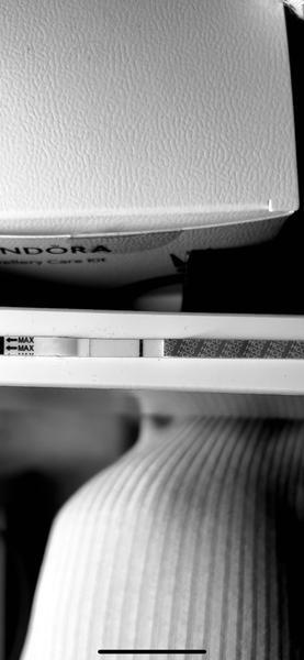 Vidíte na testu těhotenství slabou čárku?