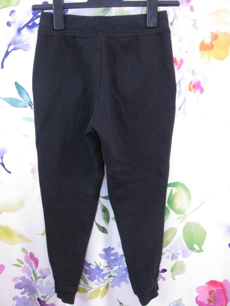 Černé bavlněné tepláky, h&m,146