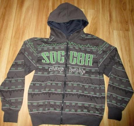 Mikina s kapucí, 152