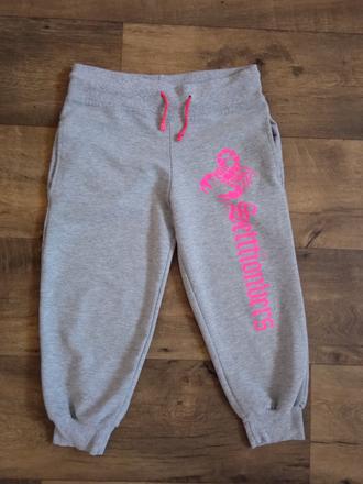 Teplákové tříčtvrťáky, 152