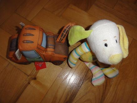 Hadrové auto a pejsek,