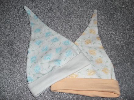 2x čepice, čepička, 62