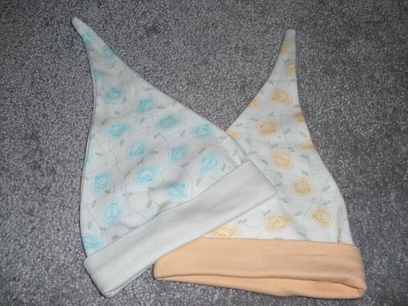 2x čepice, čepička, 62