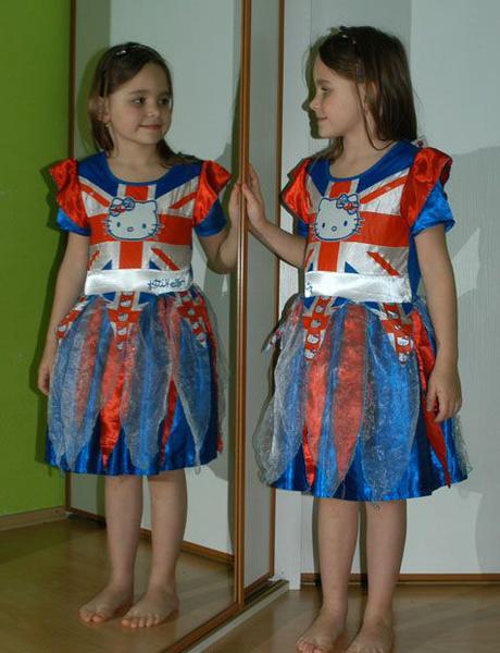 Karnevalové šaty hello kitty,