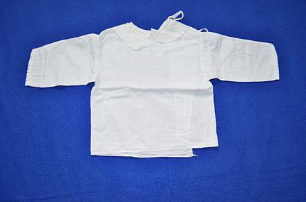 Kojenecká košilka, 56