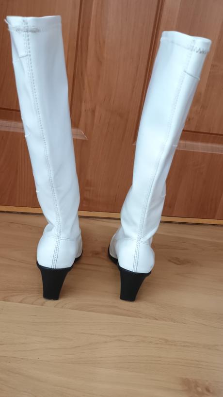 Bílé kozačky pro mažoretky, azaléia,35