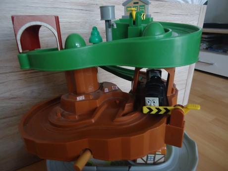 Dráha mašinek + 4 mašinky,