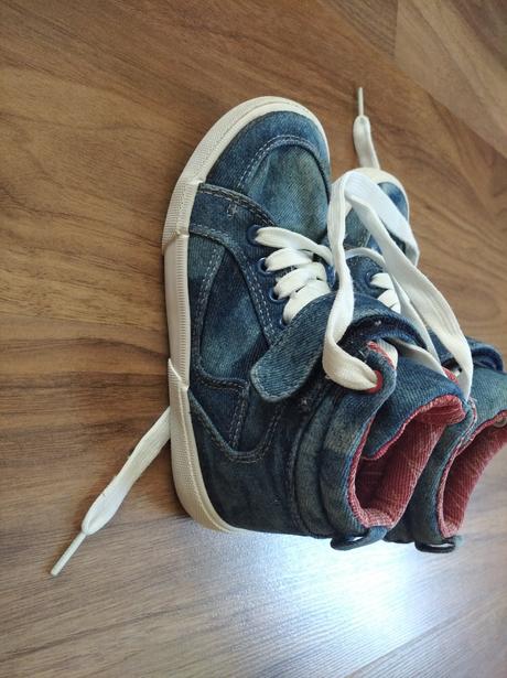 Kotníkové tenisky, 27