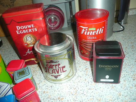 Plechovky čaj káva,
