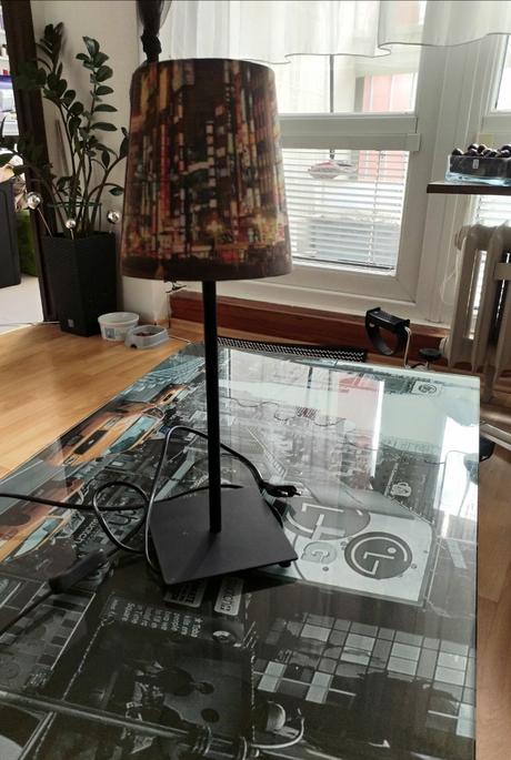 Konferenční stolek + lampička ve stejném stylu, 