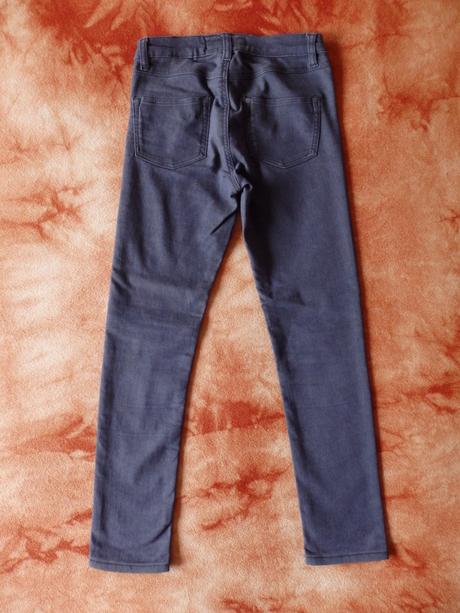 Šedé kalhoty, l.o.g.g.,134