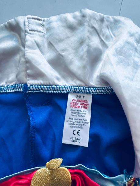 An22/ kostým sněhurka - v.6/8 let,