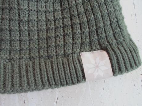 Zelená khaki zimní čepice čepička s bambulí, 122