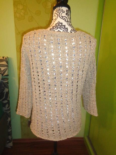 Krásný zlatobéžový propínací svetr, 42