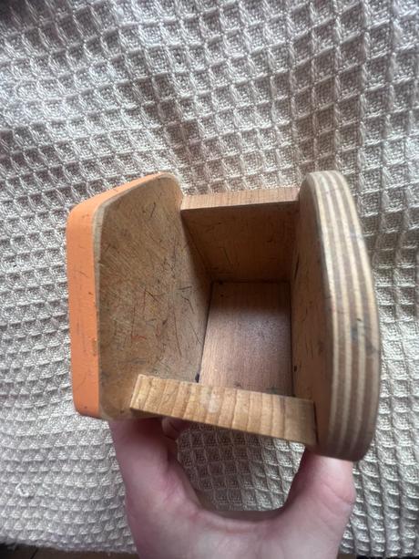 Stojánek na tušky/pastelky,