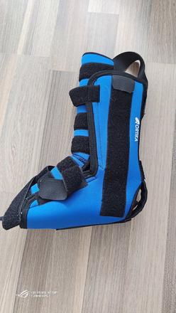 Pevná ortéza hlezna s peroneální dlahou, 