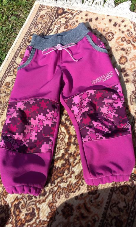 Nabízíme velmi krásné softshelové kalhoty,top stav, 80