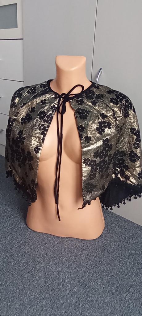 Plášť černo - zlatý,