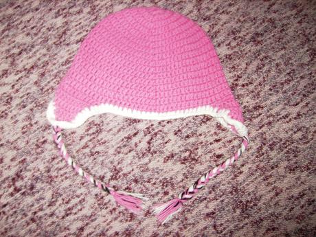 Čepice háčkovaná s hellou kitty, 104