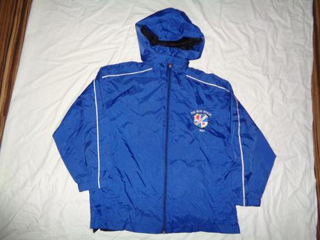 Pěkná modrá sportovní šusťáková bunda, 140