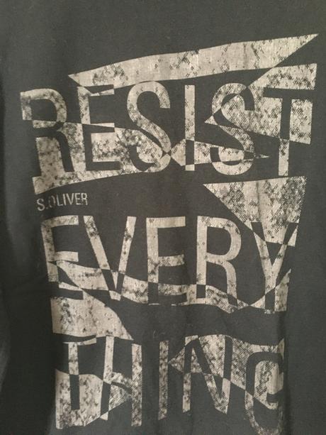 Černé triko s nápisem, 146