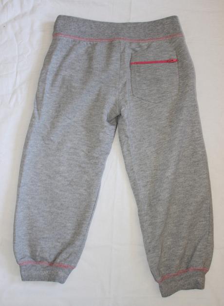Ho5. šedé 3/4 tepláky s růžovými detaily 8-9 let, disney,134