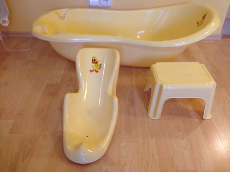 Vanička s lehátkem a stupínek k umyvadlu, 