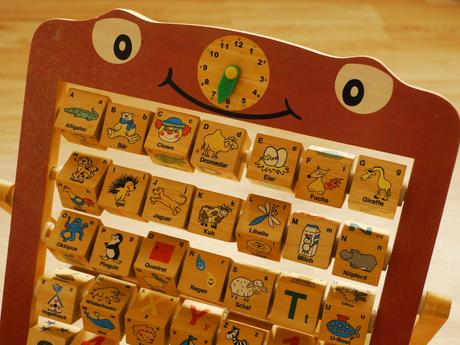 Pocitadlo drevene - pismena, cisla, obrazky/hodiny,