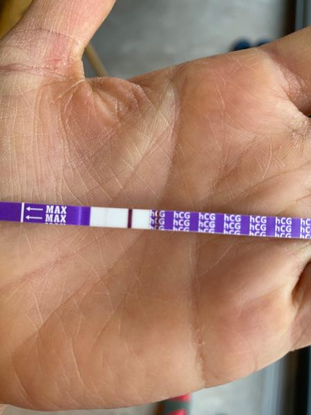 Vidíte slabou čárku na těhotenském testu?