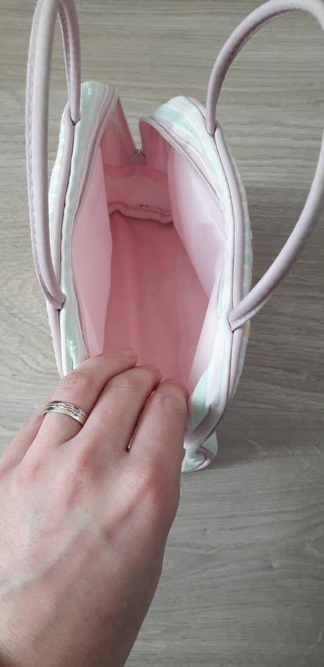 647 - kosmetická taštička avon, 