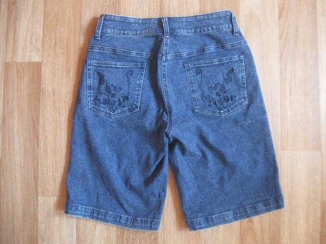 Džínové kraťasy, 38